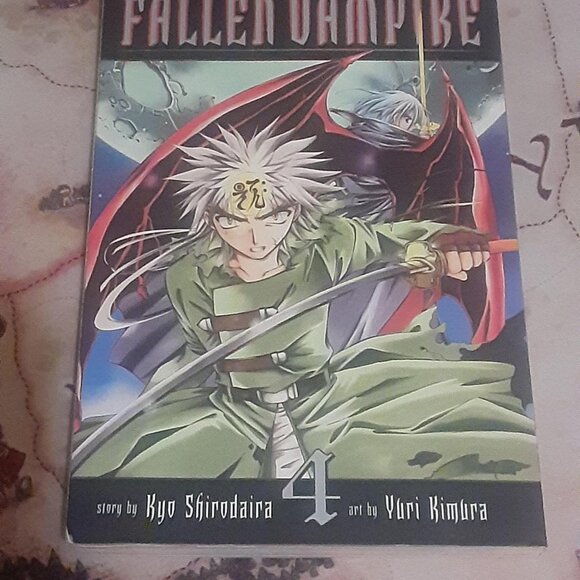 Record of a Fallen Vampire Volume 4 Viz manga book - Picture 1 of 3